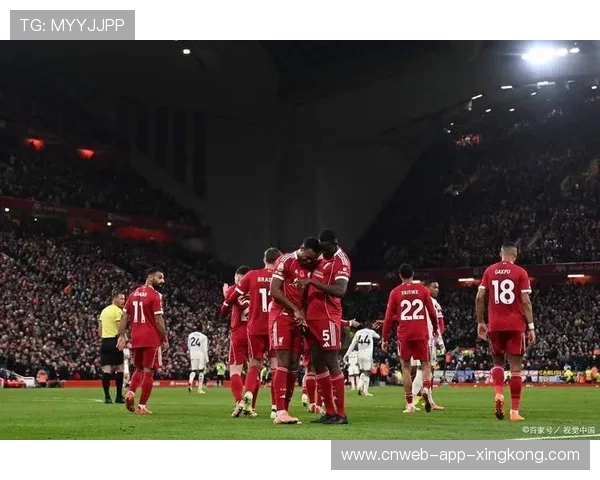 英超利物浦点球稳稳命中,主场观众狂欢